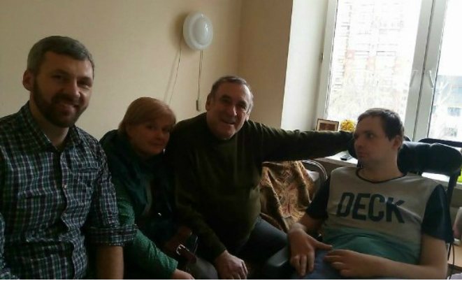 Алексей Янин с родителями