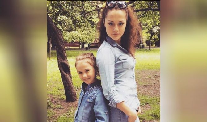 Ангелина Поплавская с сестрой
