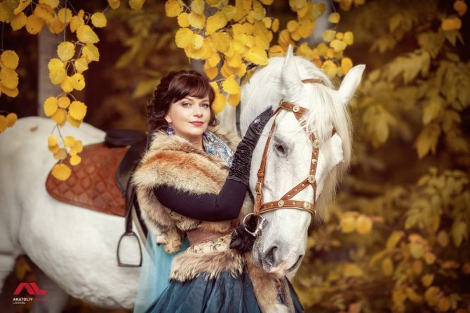 Фотосессия с лошадью в платье