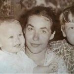 Михаил Жуков (слева) с мамой и братом Сергеем