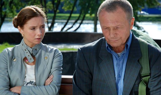 В фильме «Отставник» Елена исполнила главную роль